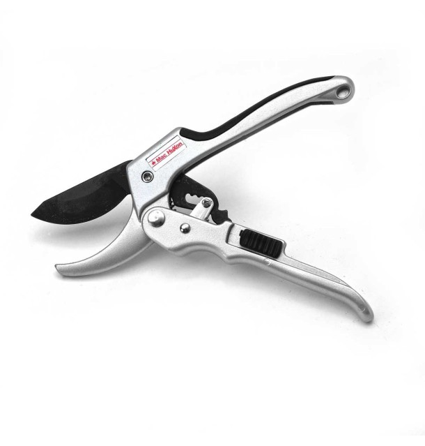 sécateur crémaillère ouvert