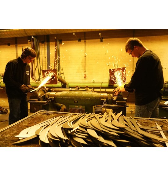 Couteau japonais désherbeur