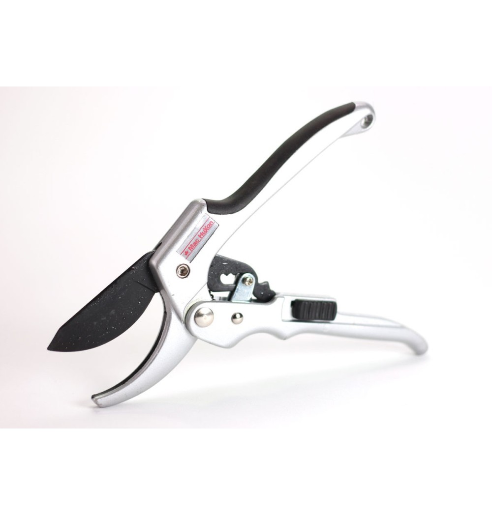 Sécateur à crémaillère